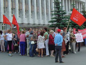 Пикет 12 июля в Перми против отставки Кузьмицкого. Фото с сайта cprf.ru