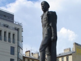 Памятник Дзержинскому в Петербурге. Фото с сайта photopeterburg.ru