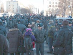 Полицейские на митинге в Самаре. Фото с сайта province.ru