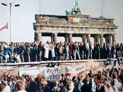 Падение Берлинской стены. Источник - https://farm4.staticflickr.com