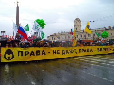 "Права - не дают, права - берут!" Лозунг противников Интернет-цензуры на демонстарции 1.5.18, СПЮ. Фото: Егор Седов