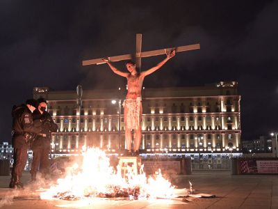 Акция в поддержку политзаключенных в Москве у здания ФСБ на Лубянке. Фото: Георгий Марков / Twitter