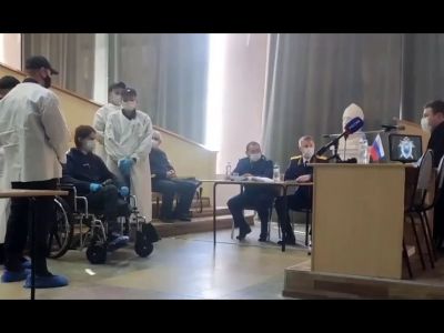 Тимур Бекмансуров (в коляске) на выездном заседании суда в больнице. Фото: Дзержинский суд Перми