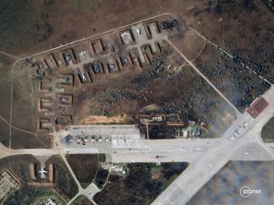 Спутниковый снимок аэродрома Саки после удара ВСУ